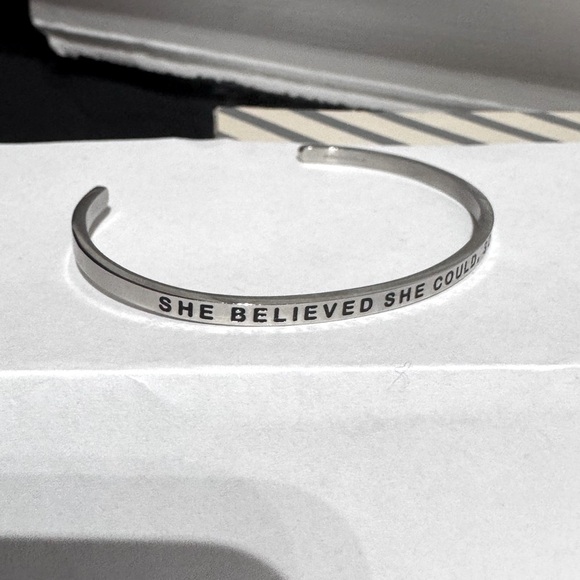 ✨ Mantra Brand Silver Inspirational Bracelet - Empowerment for Everyday ✨ - Picture 5 of 12